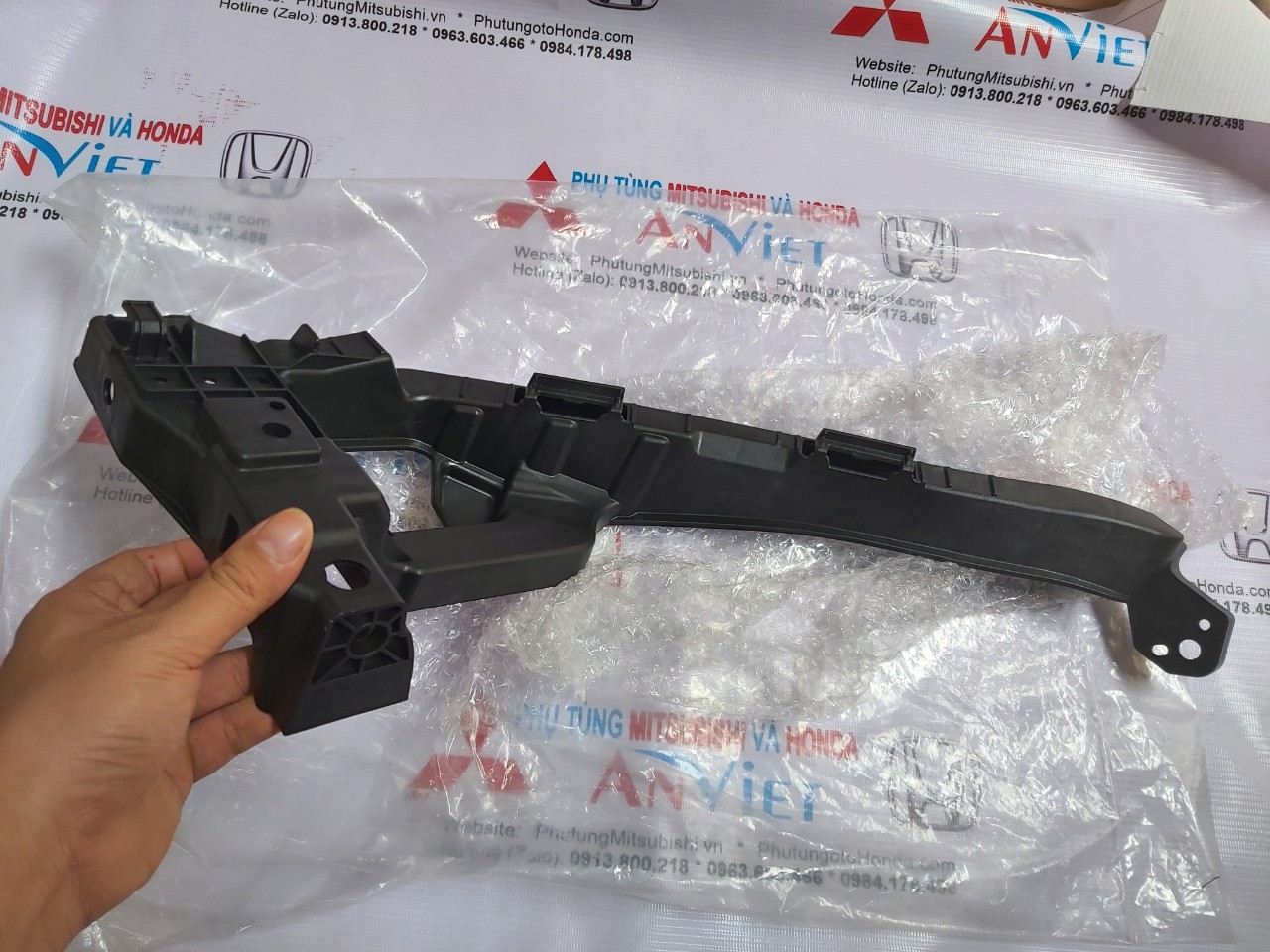 Cá cài đèn pha xe Honda HRV 